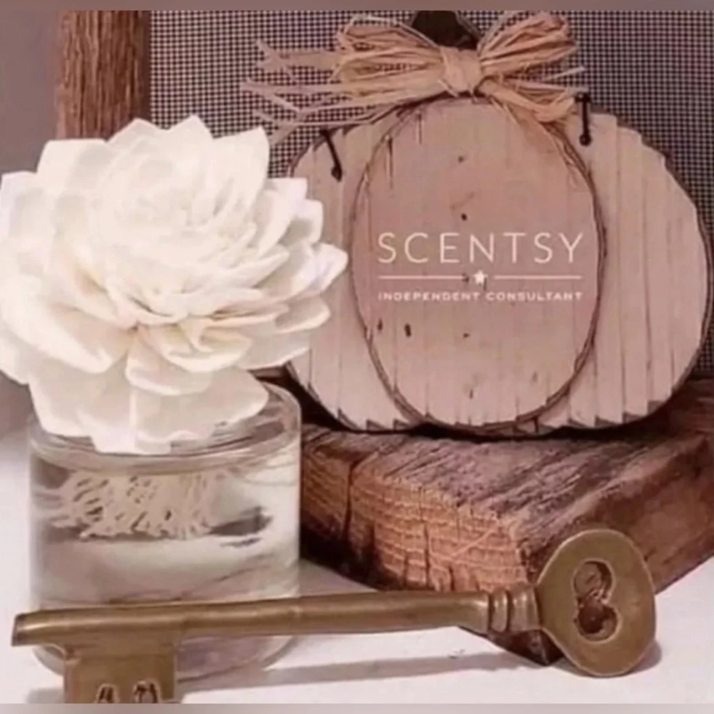 Scentsy Cream Flower Diffuser